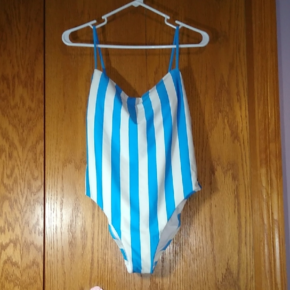 Shade & Shore swimsuit, size M